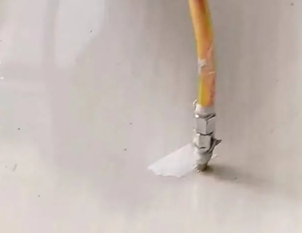 廊坊瓷砖空鼓维修公司专业解答在瓷砖铺贴过程中，如果使用的砂料过粗（如全部使用了粗砂），可能会导致以下问题